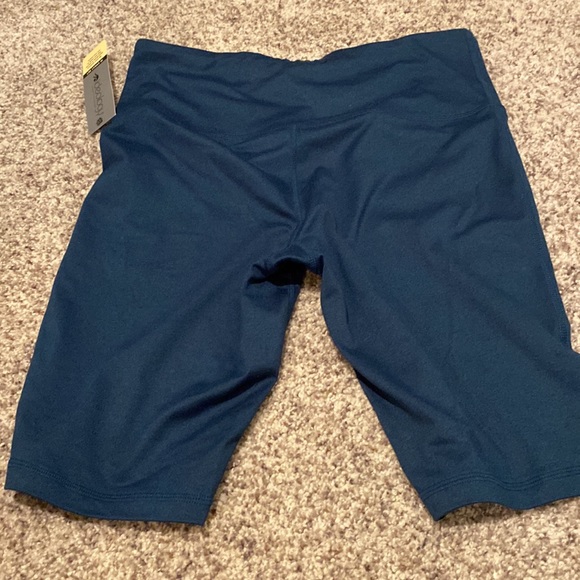 NWT - medium activewear lot - Picture 3 of 8